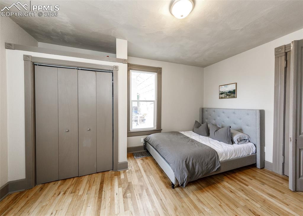 Image 13 of 50: Bedroom