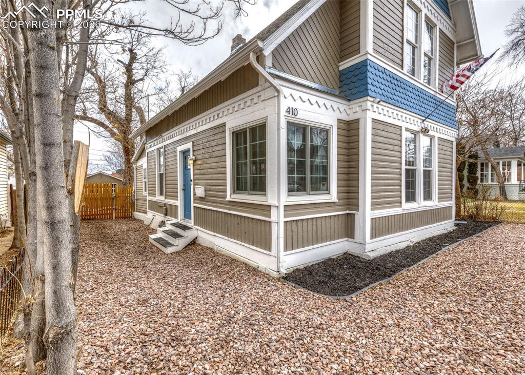 Image 2 of 50: Side of Structure