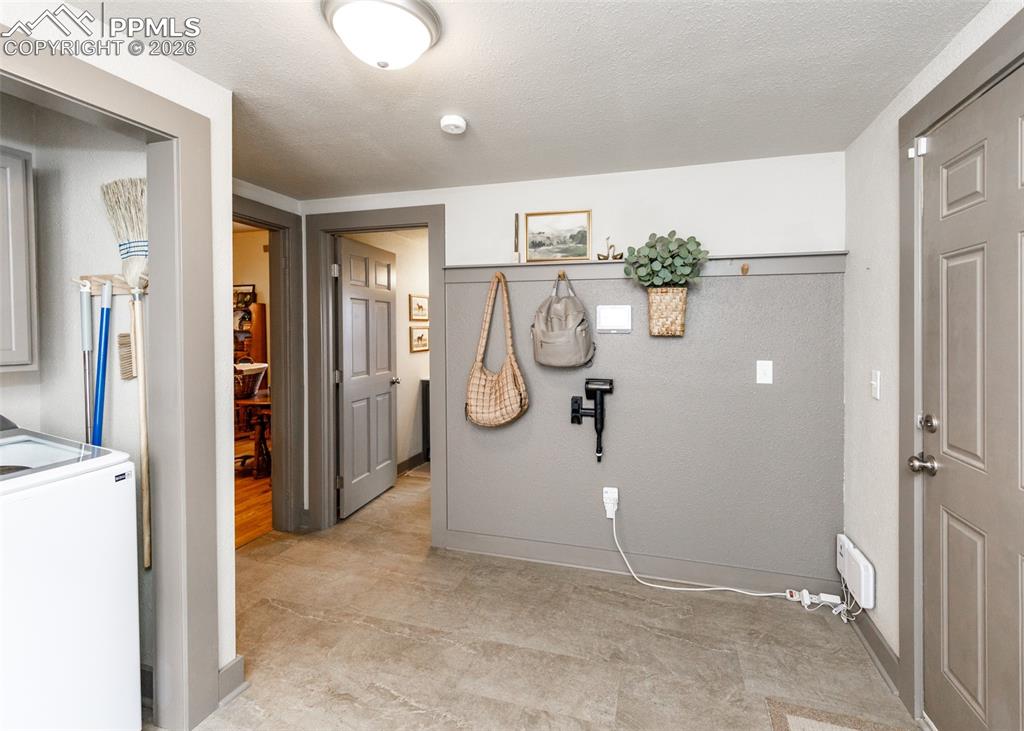 Image 22 of 50: Laundry