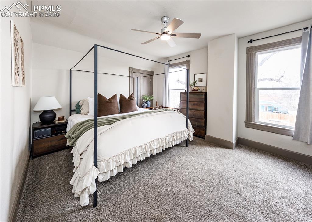 Image 29 of 50: Bedroom