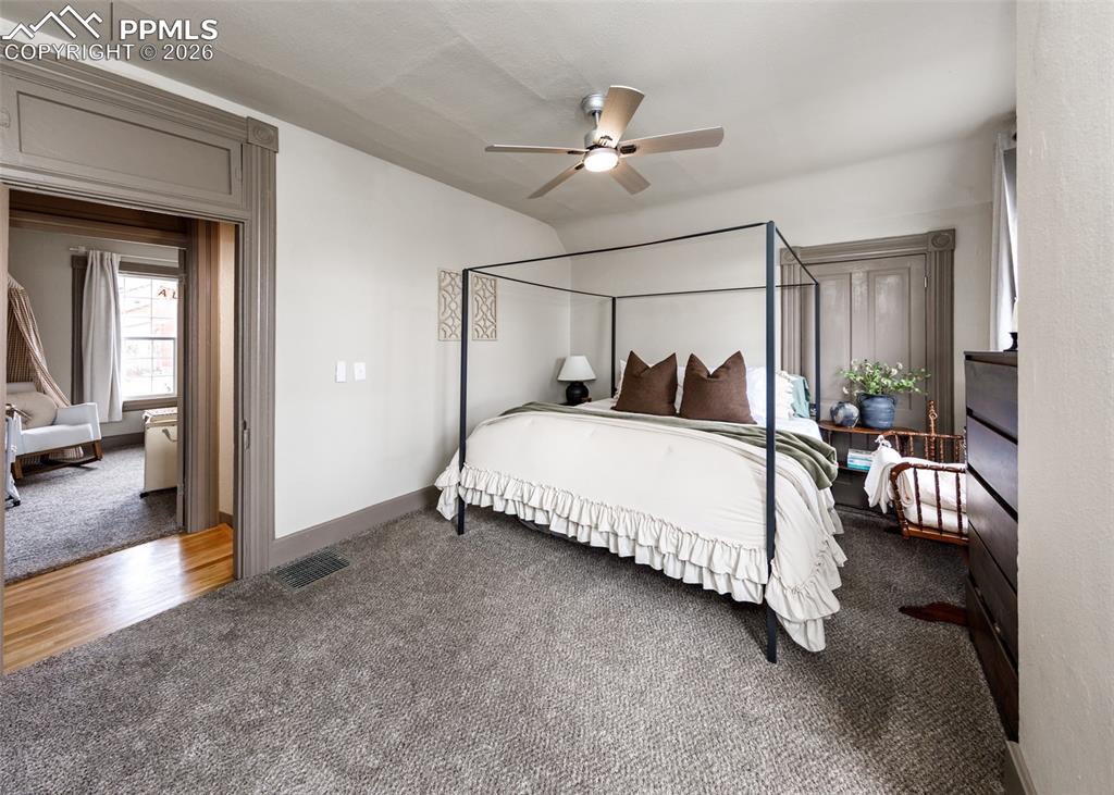 Image 30 of 50: Bedroom