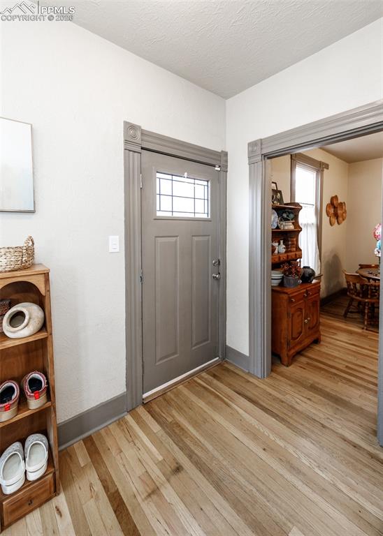 Image 4 of 50: Entry