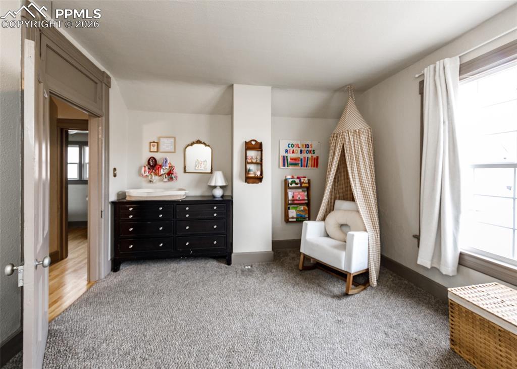 Image 40 of 50: Sitting Room