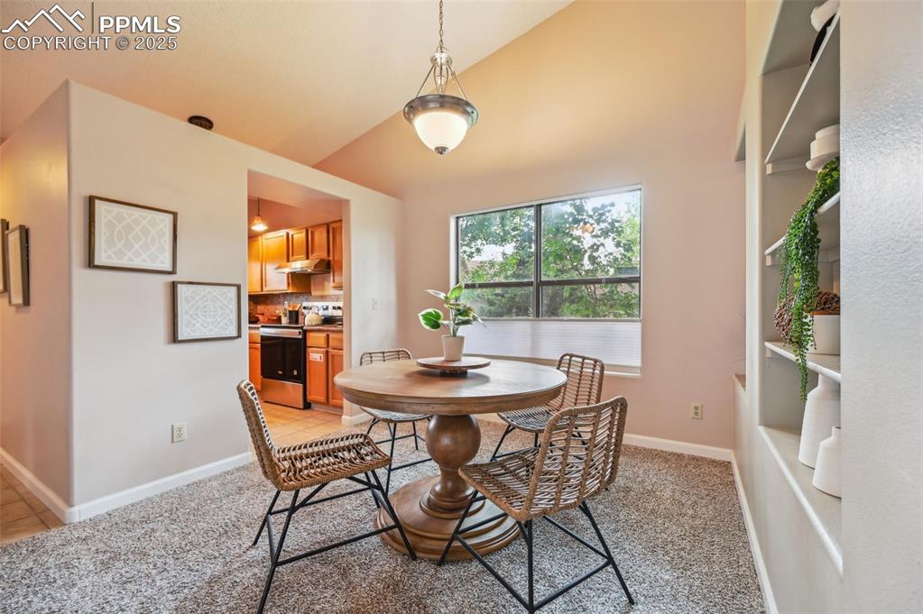 Image 6 of 31: Dining Area