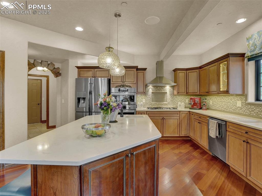 Image 15 of 37: Kitchen