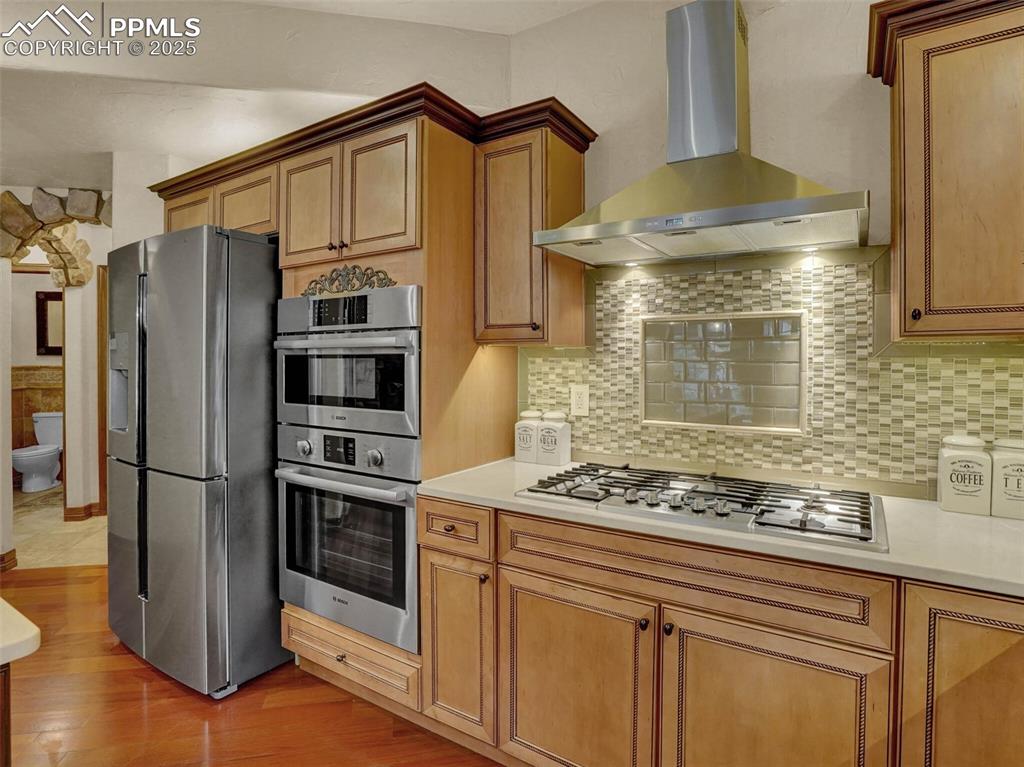 Image 20 of 37: 5 piece gas burner, stainless appliances