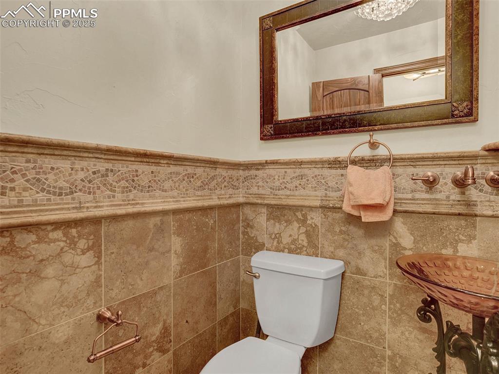 Image 25 of 37: Main level 1/2 bath