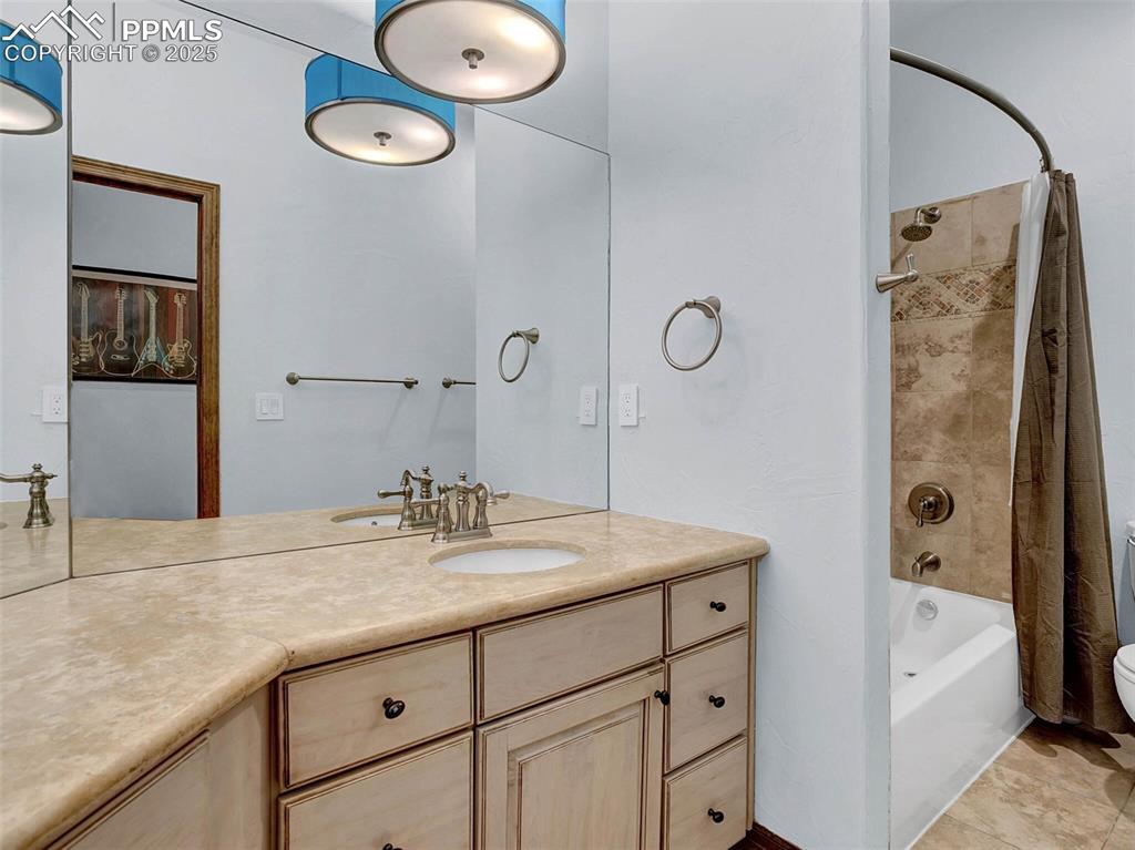 Image 32 of 37: Upper level bathroom