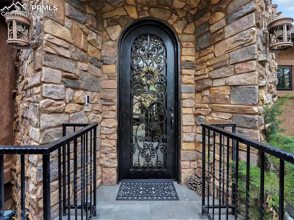 Image 5 of 37: Front door entry