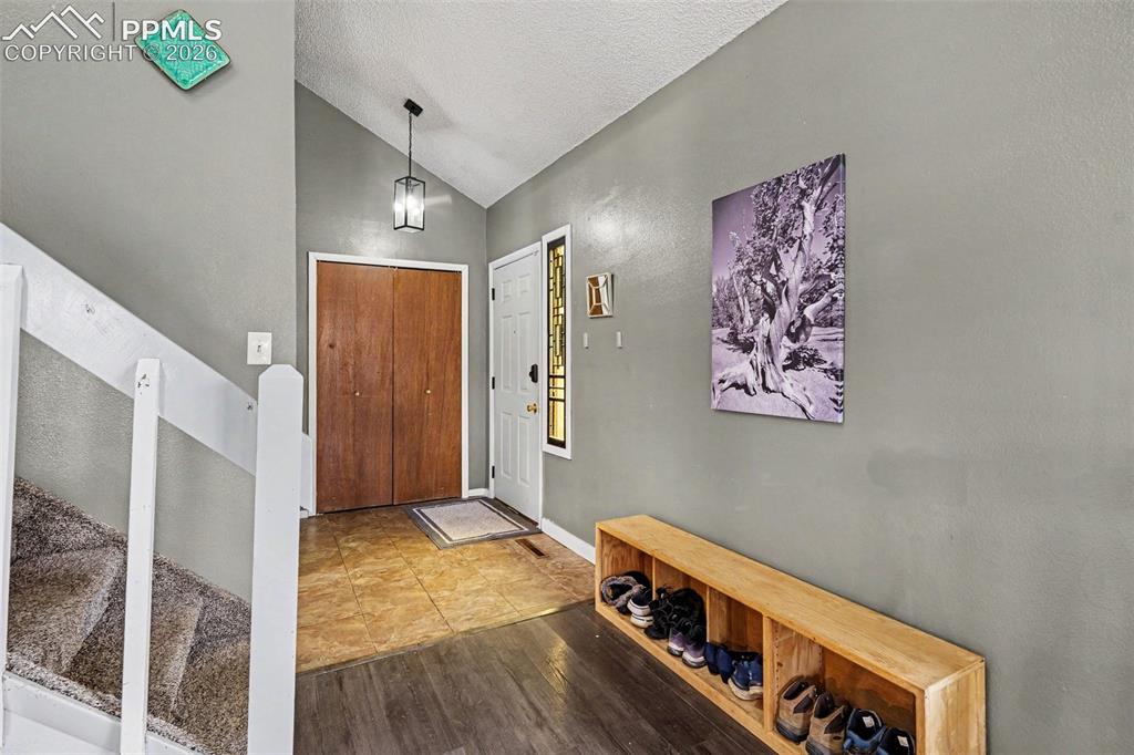 Image 10 of 27: Entry