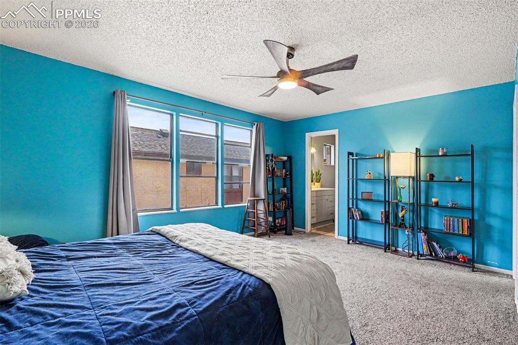 Image 19 of 27: Bedroom