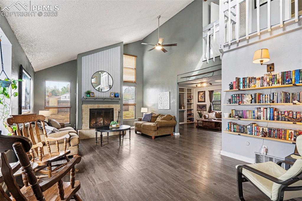 Image 6 of 27: Living Room