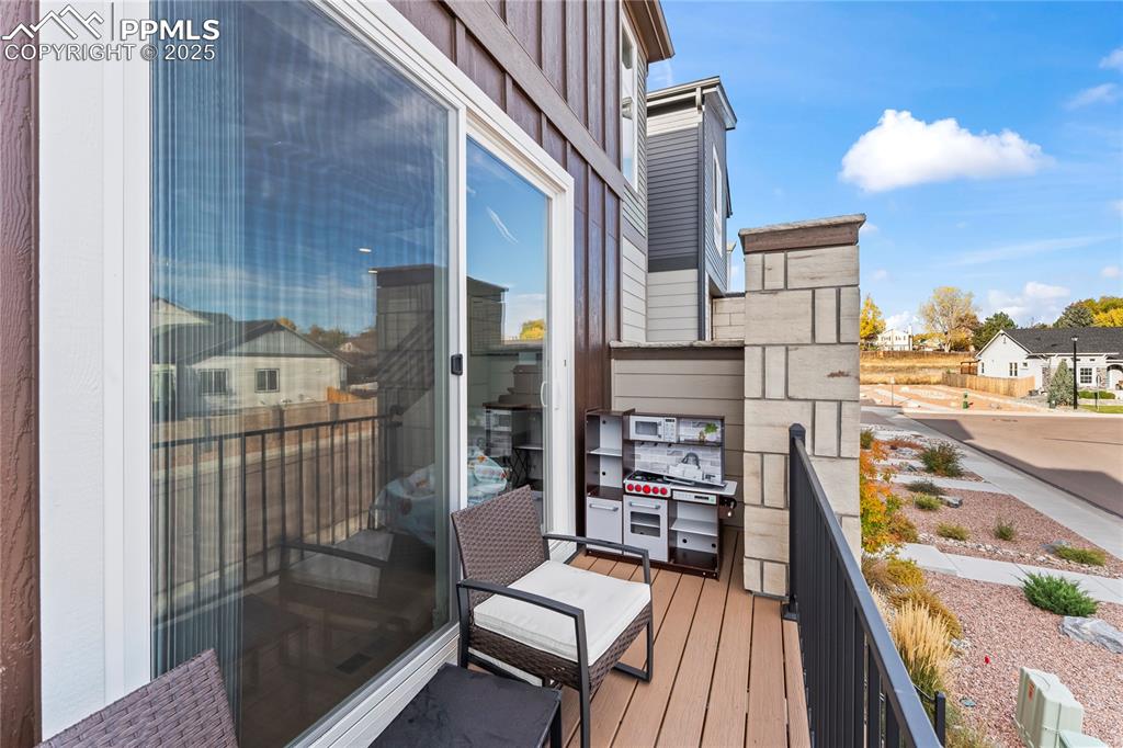 Image 30 of 31: View of balcony