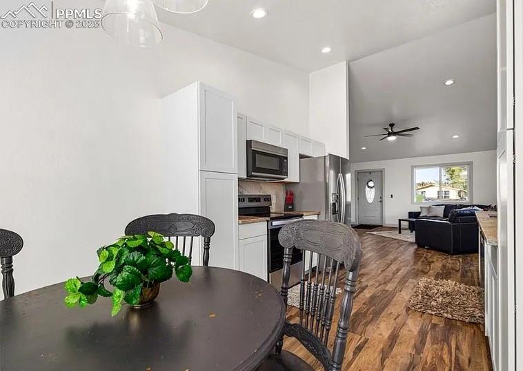 Image 3 of 15: Dining Area