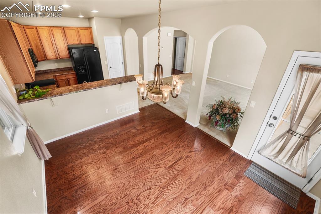 Image 11 of 38: Dining Area