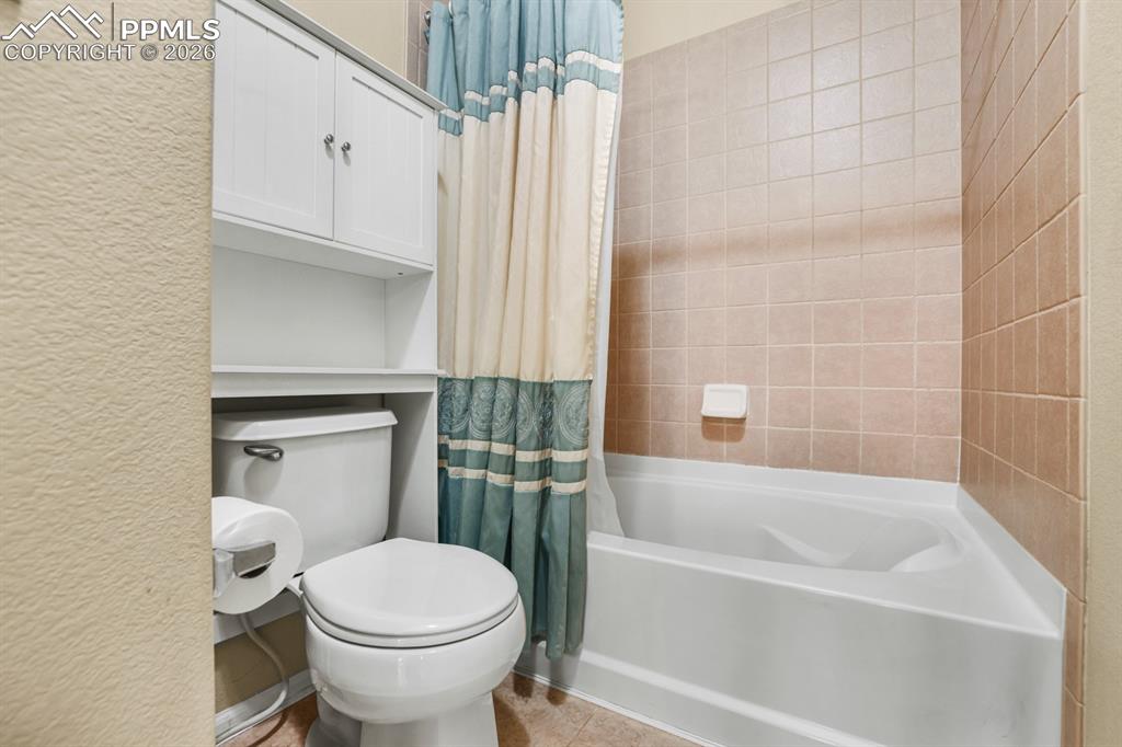 Image 16 of 38: Primary Bath Area