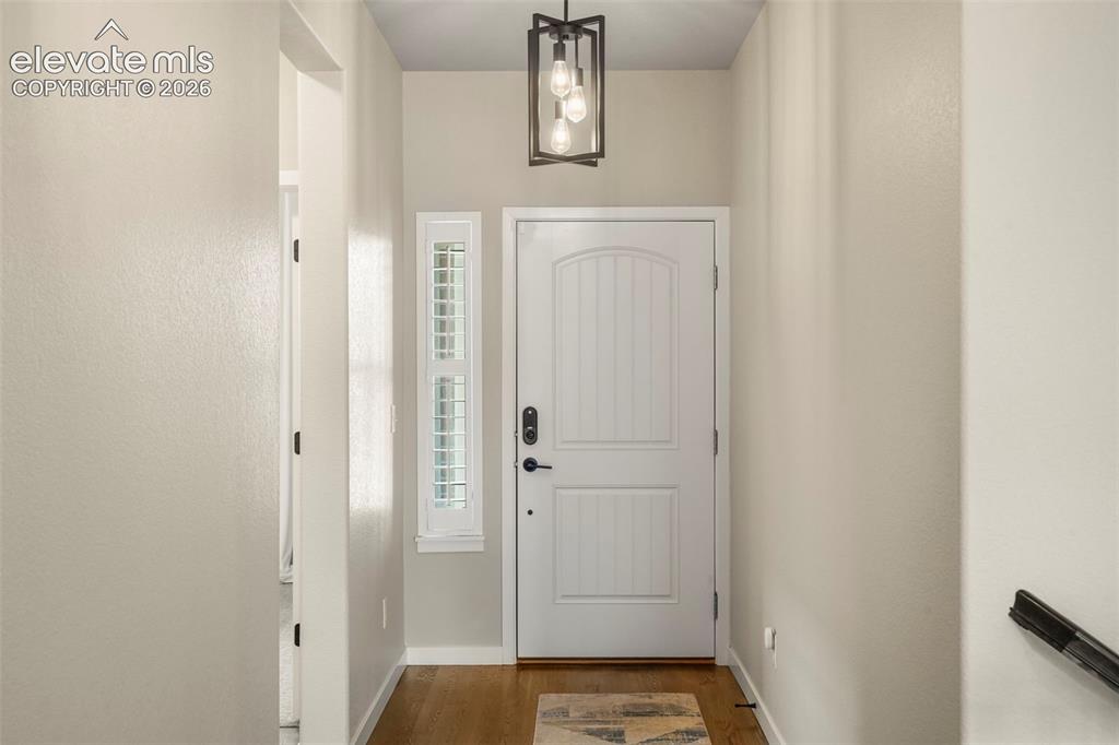 Image 3 of 37: Entryway