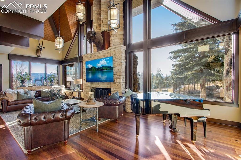 Image 12 of 50: Living Room