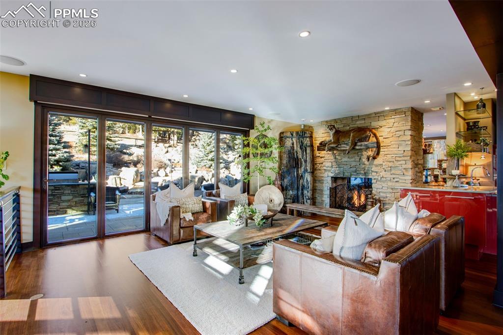 Image 13 of 50: Living Room