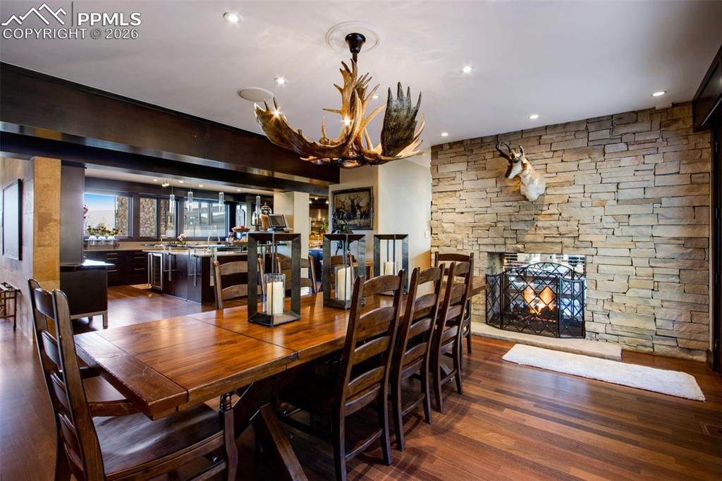 Image 15 of 50: Kitchen