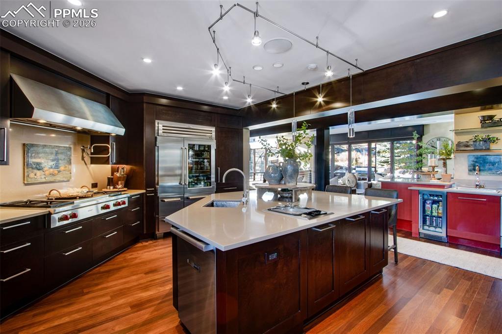 Image 16 of 50: Dining Area