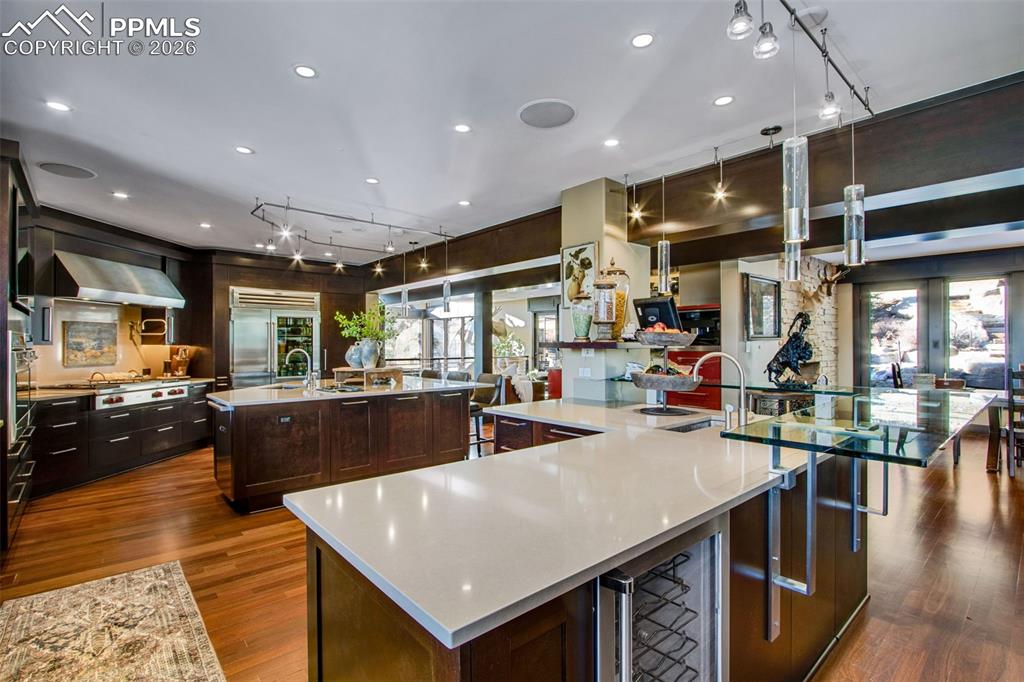 Image 17 of 50: Kitchen