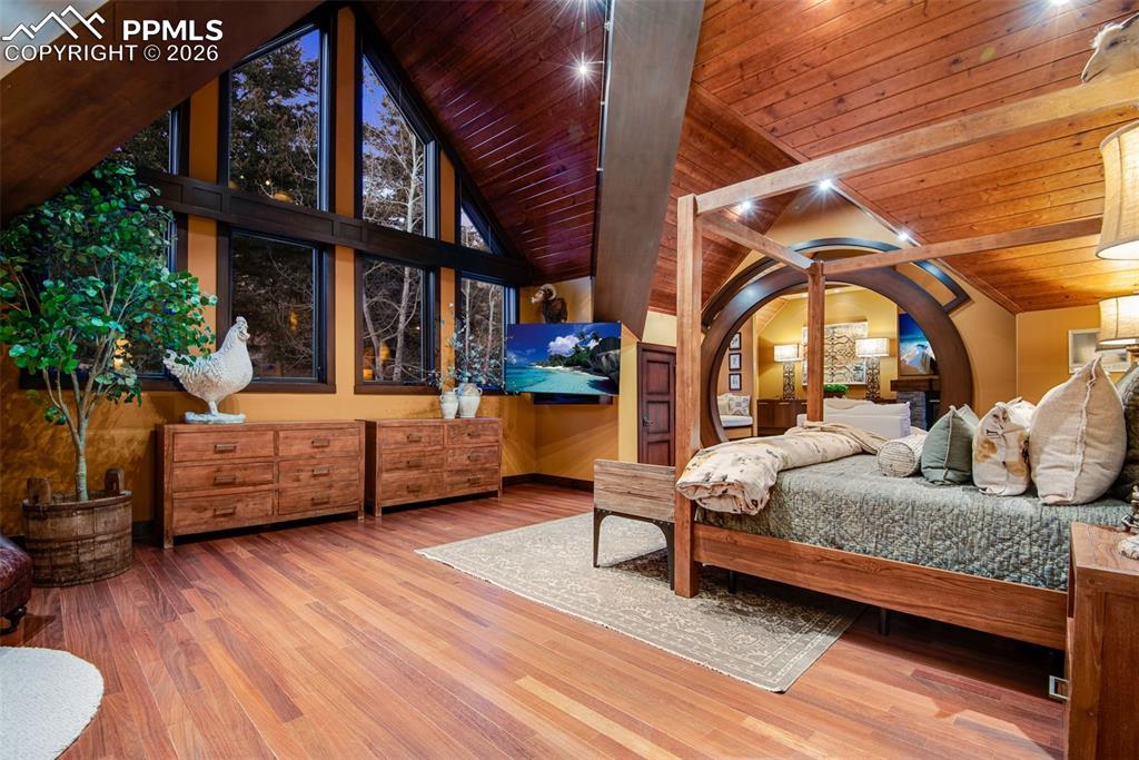 Image 18 of 50: Kitchen