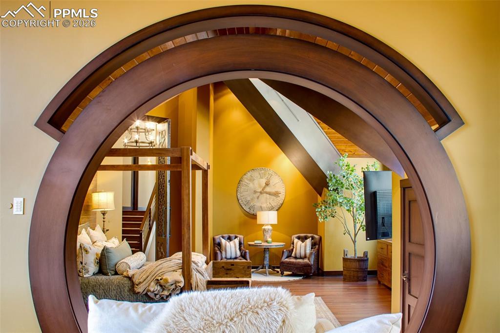 Image 21 of 50: Living Room