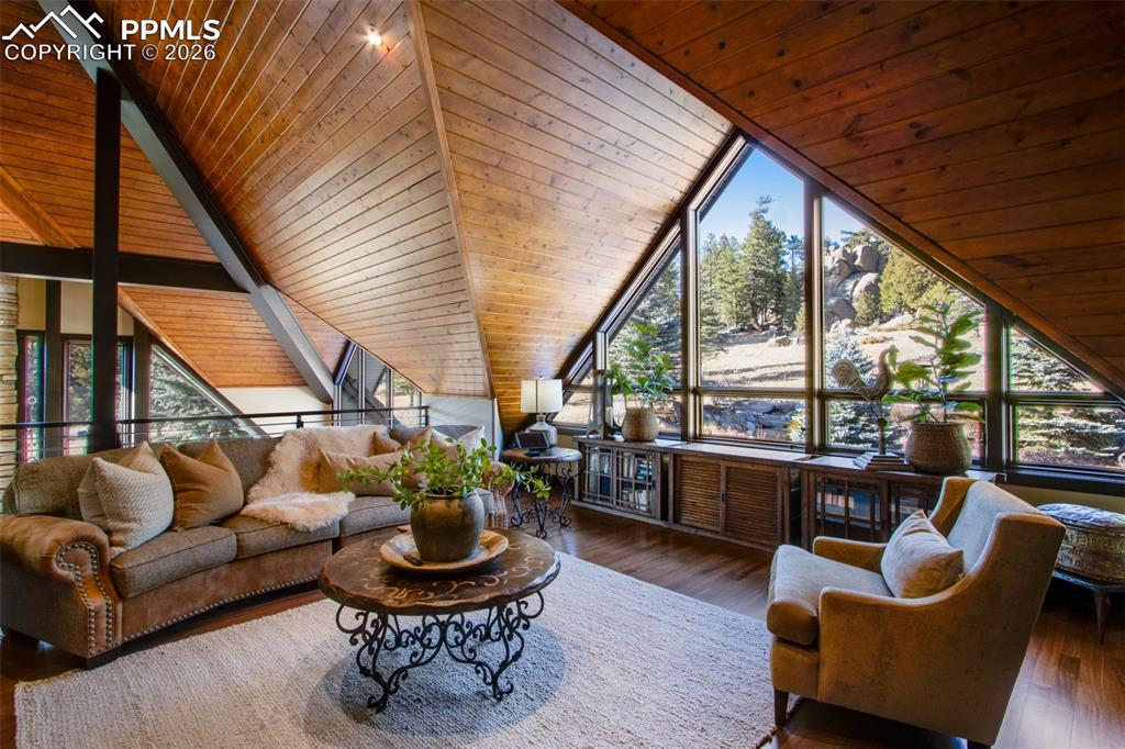 Image 34 of 50: Bathroom