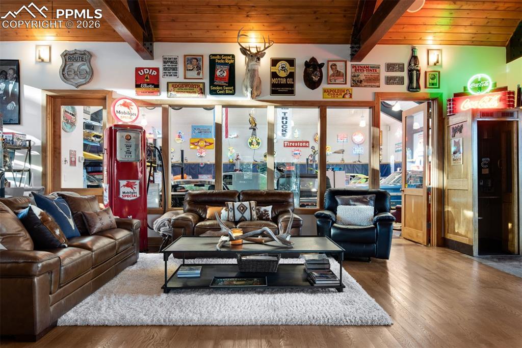 Image 41 of 50: Laundry