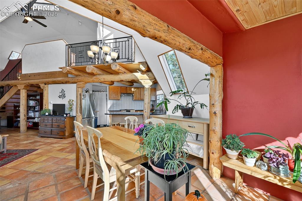 Image 10 of 43: Dining Area