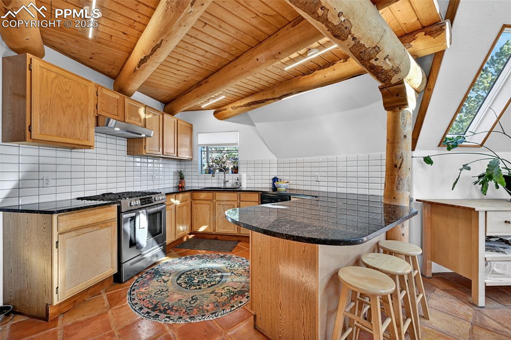 Image 11 of 43: Kitchen