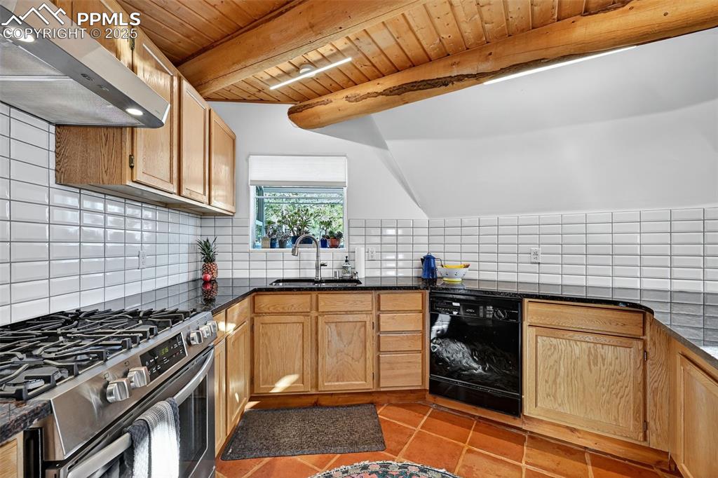 Image 12 of 43: Kitchen