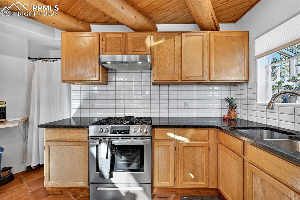 Image 13 of 43: Kitchen