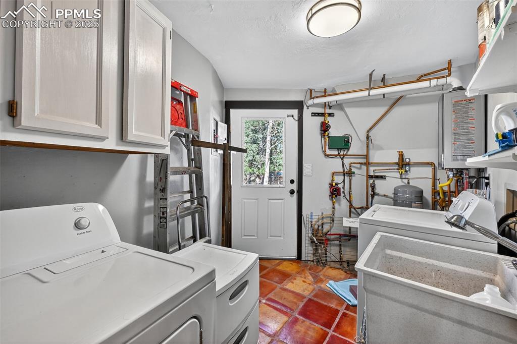 Image 18 of 43: Laundry