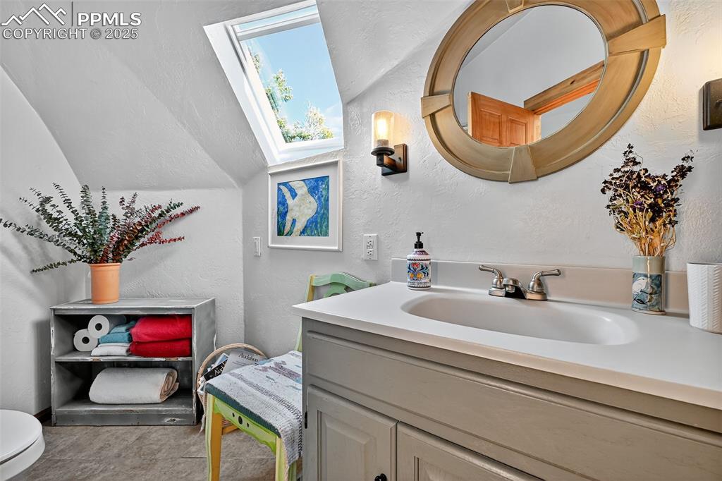 Image 21 of 43: Bathroom