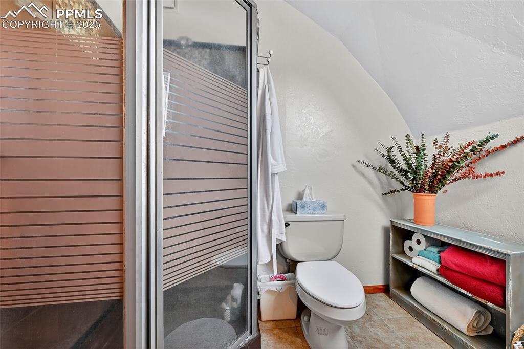 Image 22 of 43: Bathroom