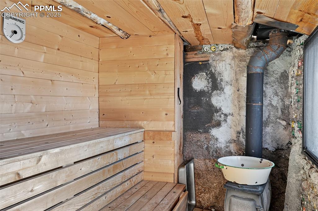 Image 24 of 43: Sauna