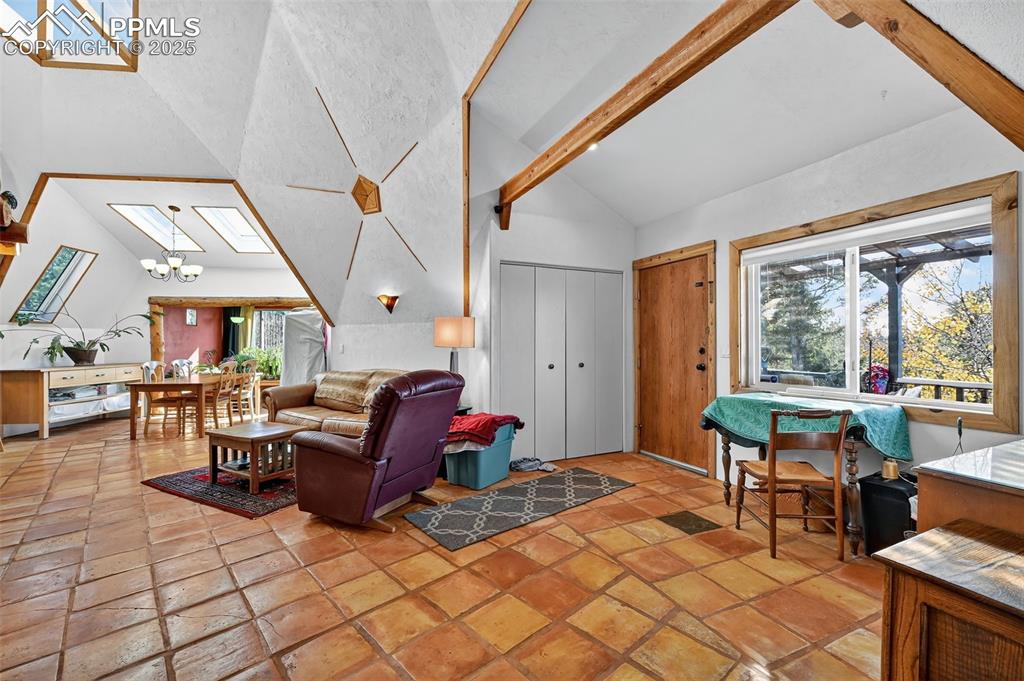 Image 4 of 43: Entry