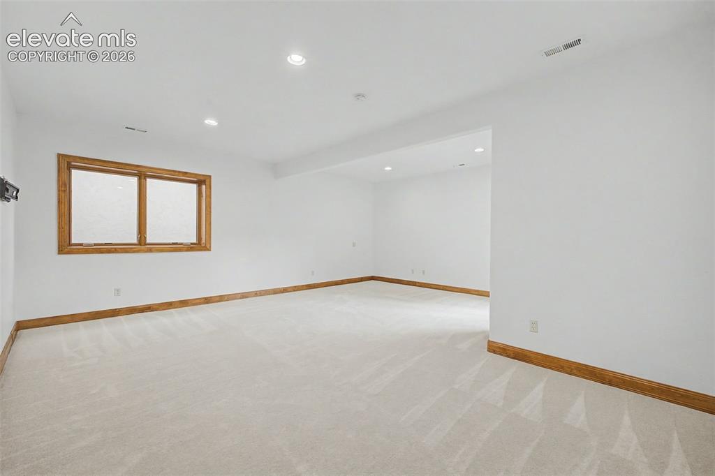 Image 34 of 42: Family Room