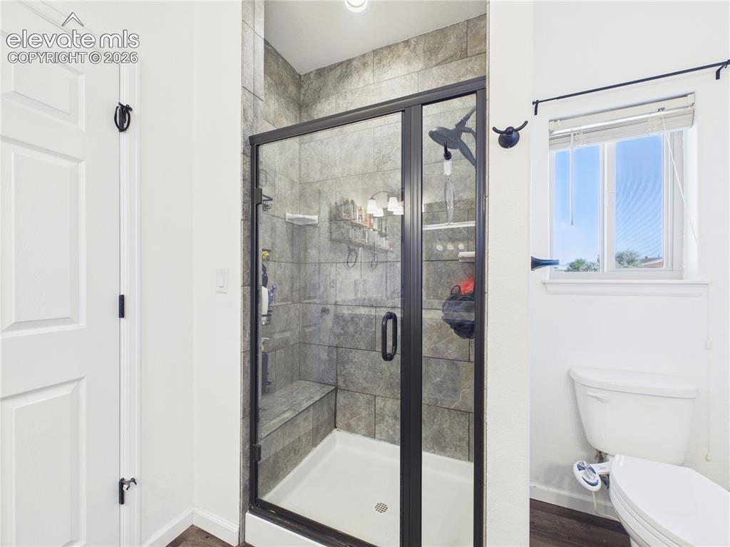 Image 16 of 37: Bathroom