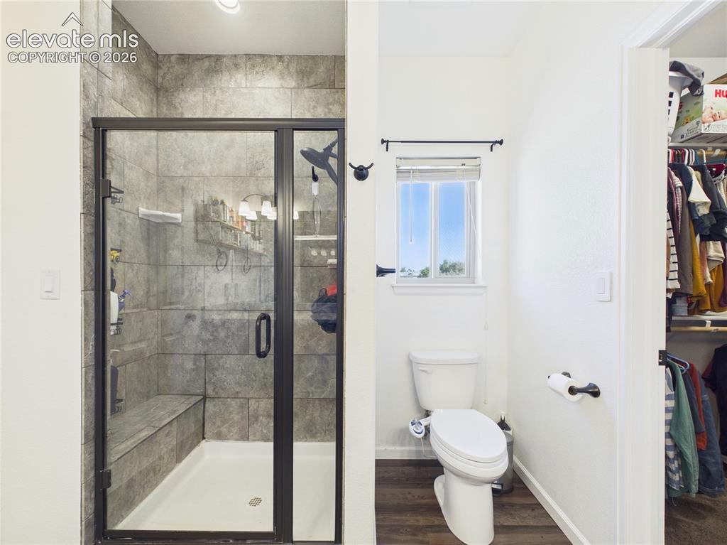 Image 18 of 37: Bathroom