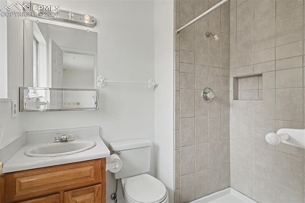 Image 22 of 44: Bathroom