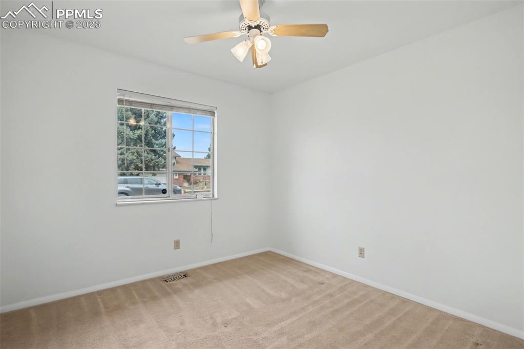 Image 26 of 44: Bedroom