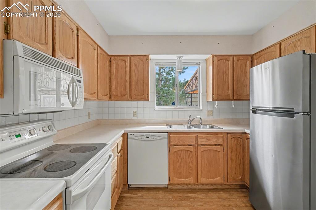 Image 3 of 44: All appliances included