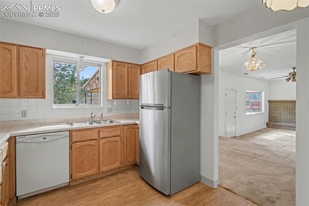 Image 8 of 44: Kitchen