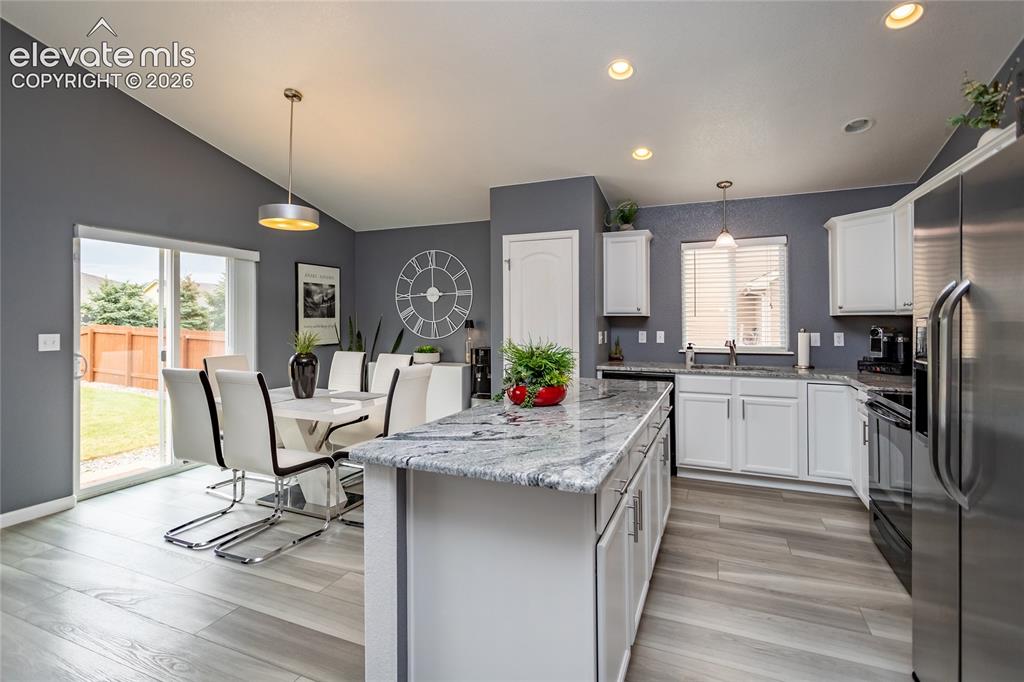Image 10 of 49: Gorgeous level 3 granite countertops throughout the kitchen.