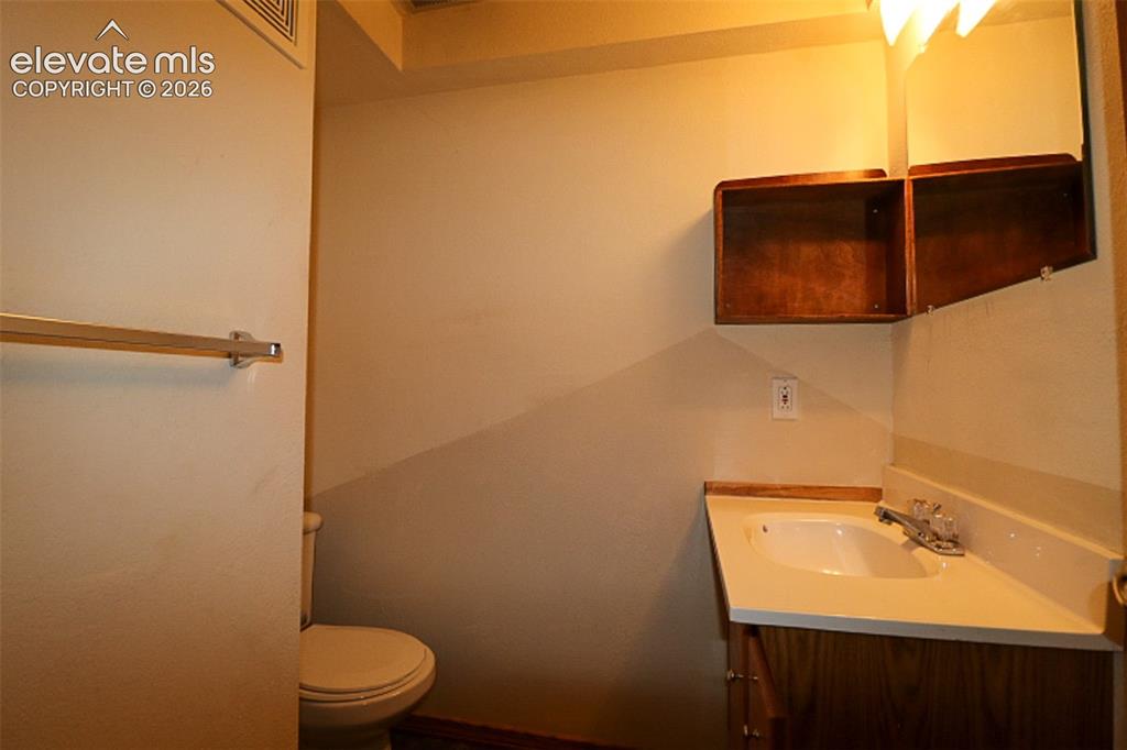 Image 31 of 39: Bathroom
