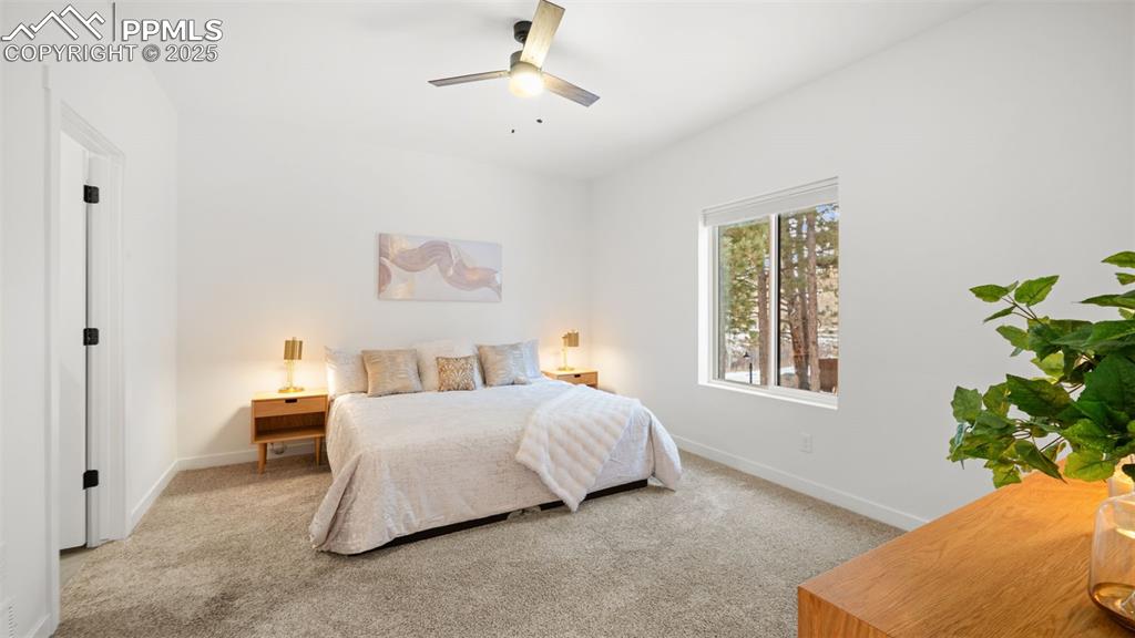 Image 12 of 33: Bedroom