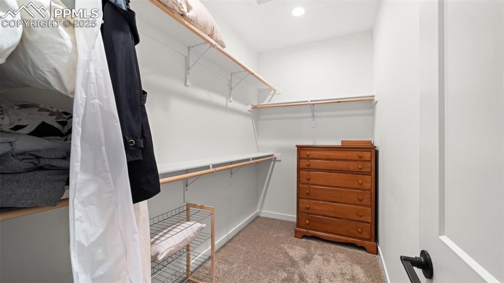 Image 15 of 33: Closet